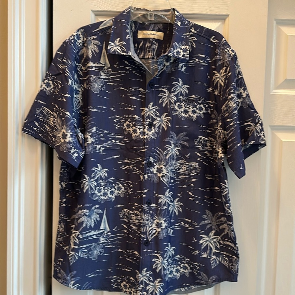 Tommy Bahama short sleeved button down shirt